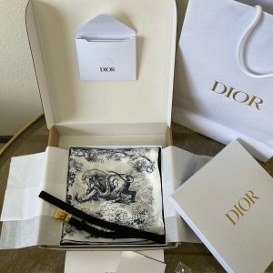 迪奧是哪國的牌子DIOR『叢林抹胸絲巾』 代購級別