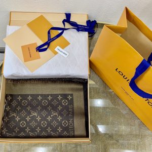 路易威登圍巾官方價格Louis Vuitton Shine Monogram