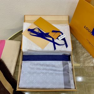 Louis Vuitton On The Edge Monogram 披肩m76372