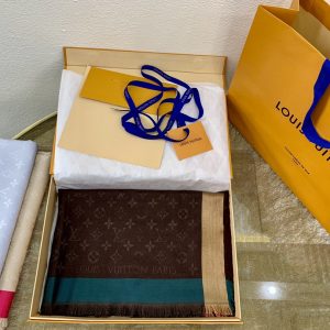 Louis Vuitton On The Edge Monogram 披肩m76465