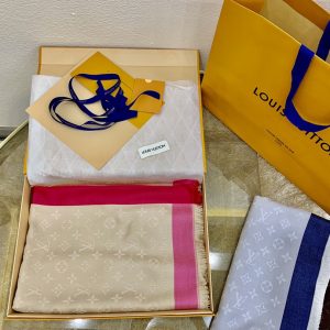 路易威登 On The Edge Monogram 披肩m76371