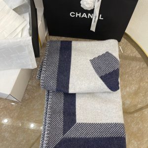 CHANEL錯位雙C毛毯▪️藍色香奈兒毛毯都是什麽材質