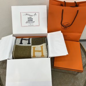 愛馬仕毛毯可以水洗嗎愛馬仕 Hermes經典H毛毯全套包裝