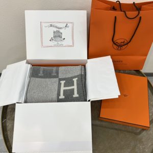 愛馬仕毛毯多少錢一條愛馬仕 Hermes 經典H毛毯