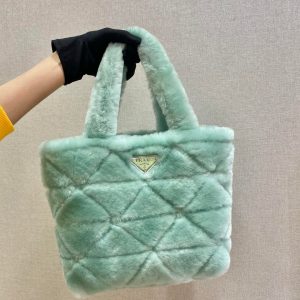 普拉達包包屬於什麽檔次普拉達水桶包PRADA包包