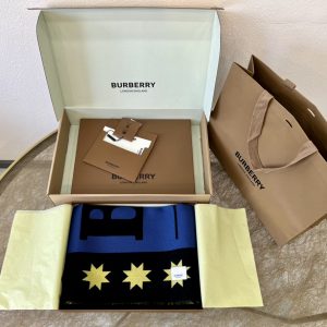 burberry官網中國旗艦店2023秋冬新款London倫敦雙面徽標