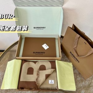 burberry官網中國旗艦店『大字母羊毛圍巾』男女同款
