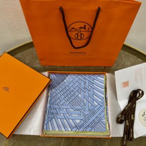 愛馬仕絲巾正品價格Hermes『兩馬織情』絲巾 藍色