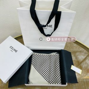 賽琳女包圖片及價格Celine triomphae真絲長巾 𝑇willy