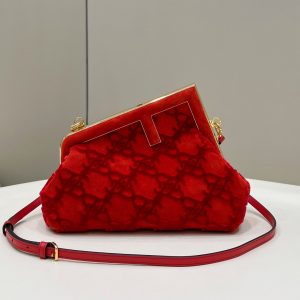 芬迪女包官網價格新款圖片fendi️  first繫列小包另配紅