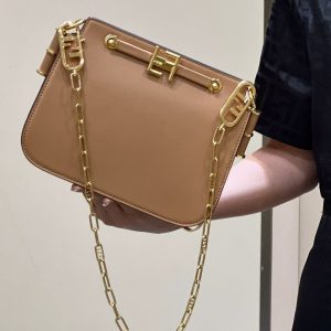 Balakirevo芬迪touch包中文名Fendi包包官網價格圖片