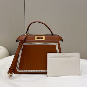 Kazan’ / station Lagernaja芬迪Peekaboo I See U 中號手袋