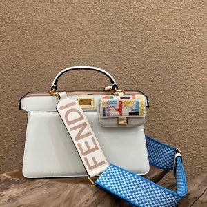 Kirov-Kotlasskiy FENDI peekaboo ISEEU 中號手袋白