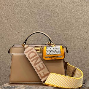 Kostroma novaya FENDI peekaboo ISEEU 中號手袋杏