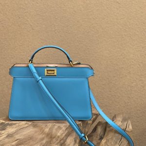 Kurgan 芬迪 Fendi peekaboo ISEEU 中號手袋淺藍