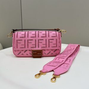 Saransk芬迪 Fendi baguette️粉芬迪包包官網價格圖片