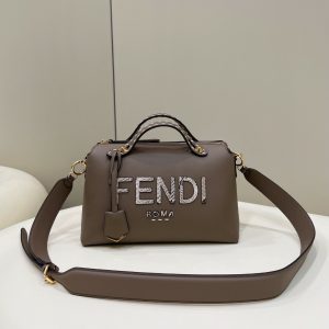 Indonesia芬迪波士頓包多少錢Fendi By the way波士頓包