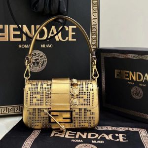 Bahrain芬迪 Fendi X VARSACE 互換創作繫列 小法棍腋下包