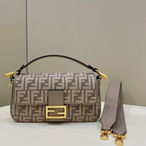 Saudi Arabia Riyadh芬迪 Fendi  Iconic Baguette中號法棍