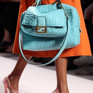 芬迪翻蓋斜挎手提包價格芬迪 Fendi 翻蓋斜挎手提包