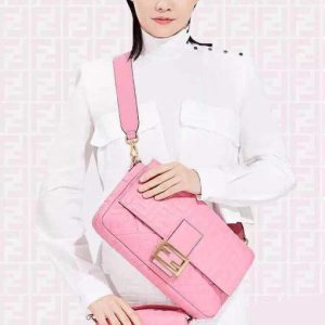 芬迪翻蓋斜挎手提包圖片芬迪包包價格一般多少Fendi包包