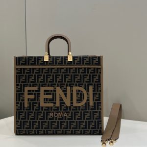Cambridge UK Britain芬迪 Fendi tote包包老花啡F