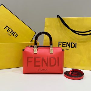 Exeter, UK Britain芬迪 Fendi By The Way Boston迷妳手袋