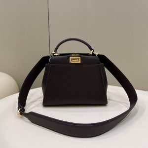 Astrakhan’/station Kutum芬迪 Fendi peekaboo經典款咖啡