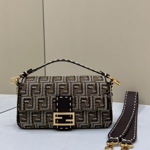 Izhewsk / station Pozim’芬迪 Fendi 芬迪法棍女包官網價格