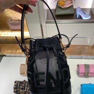 Kazan’ / station Lagernaja芬迪 Fendi mon tresor 水桶包