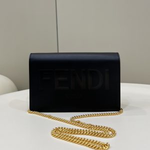 Kostroma novaya芬迪 Fendi鏈條皮夾克芬迪包包價格一般多少