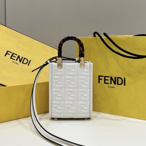 芬迪 Fendi Tote包包白全皮壓花爆版芬迪女包是什麽檔次