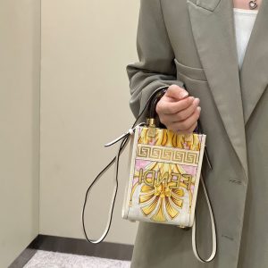 芬迪 Fendi MlNlTOTE世紀聯名繫列芬迪女包價格及圖片大全