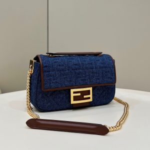 Naberezhnie Chelny / Krugloe pole芬迪 Fendi法棍包包