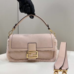 Nal’chik芬迪 Fendi baguette包包羊羔毛粉芬迪包包官網