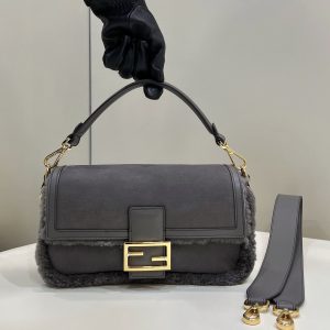 Nizhnekamsk芬迪 Fendi baguette包包官方羊羔毛灰色卷毛