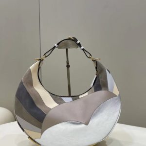 Ryshkovo /Kursk芬迪 Fendi拼色新月包芬迪新月包肩帶多長