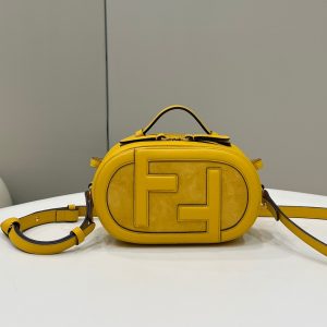 Vladimir / station Yur’yevets芬迪 Fendi相機包黃芬迪包裝袋