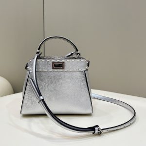 Vladivostok / station Pervaya Rechka 芬迪 Fendi peekaboo