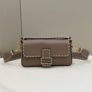 Canada  芬迪 Fendi手縫法棍包包白芬迪法棍為什麽叫法棍