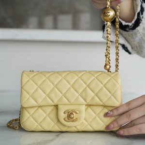 Kansk-Eniseyskiy 香奈兒CHANEL  cf 金屬球 mini小雞黃