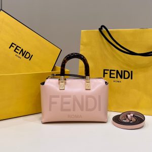 Omsk-vost芬迪 Fendi By The Way Boston迷妳手袋粉