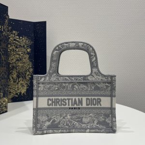 Malaysia 迪奧 Dior Tote老虎繡花繫列迷妳迪奧包包標誌logo