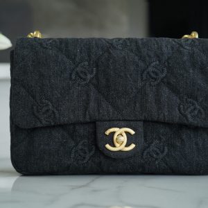 Irkutsk/ station Batarejnaja CHANEL牛仔腋下包香奈兒的包