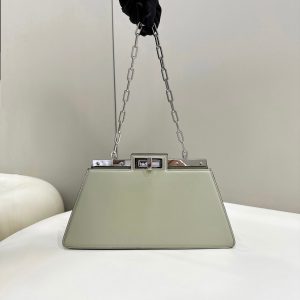 Southward London Britain Fendi Peekaboo Cut 中號手袋