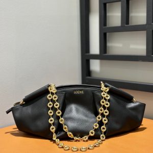 Saratov / station Trofimovskij羅意威 loewe最新秀款Paseo散步包