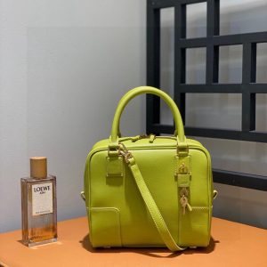 Tumen’ / station Wojnowka 羅意威女士包包大小 LOEWE Amazono