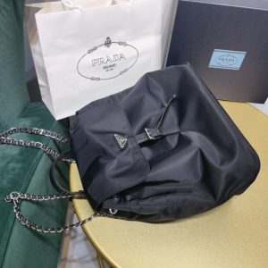 Thailand Bangkok PRADA 普拉達新款中古款黑銀鏈條背包
