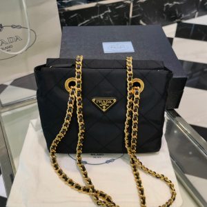 普拉達流浪包何分辨真假圖片PRADA 菱格鏈條包流浪包
