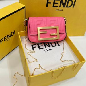 Blagoveshensk芬迪包包價格圖片Fendi迷妳金屬小法棍